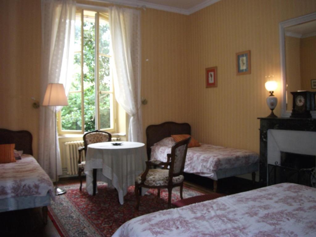 Chateau De Belle-Vue Bed and Breakfast Sainte-Cécile Habitación foto